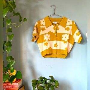 ✨SOLD✨ Le Lis Cropped Flower Sweater